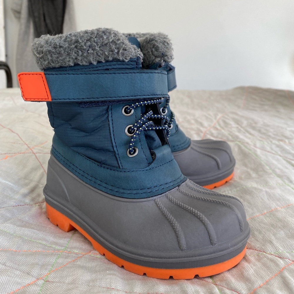 Cat and Jack snow boots for toddler